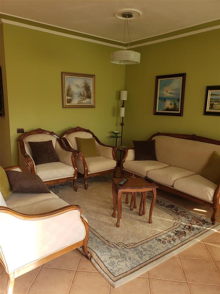 Komuna e parisit tek lulishtja