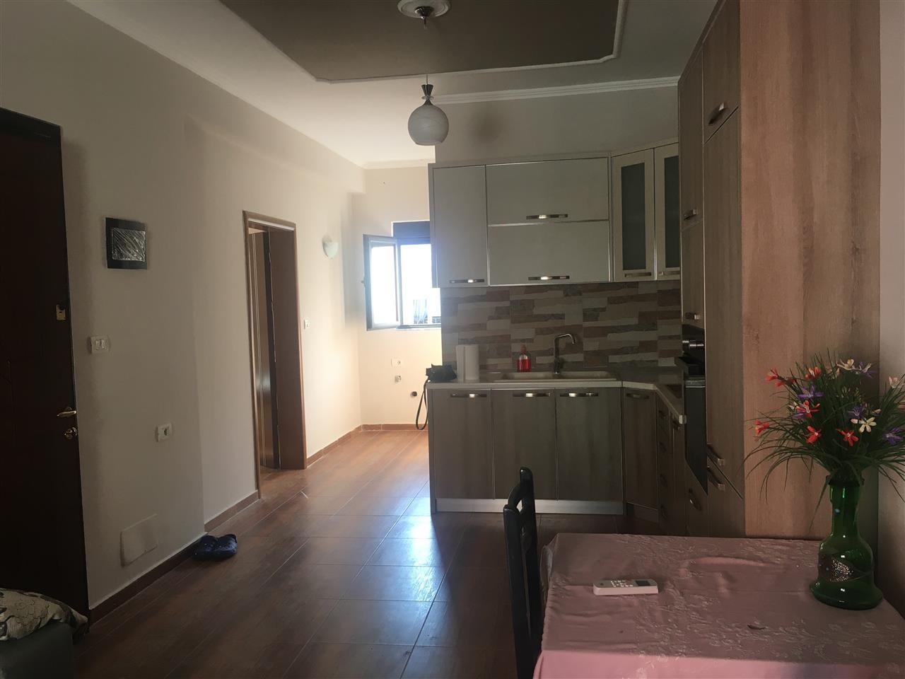 Okazion Shitet Apartamenti 1+1 ne Berat tek Shkolla 1 Maji