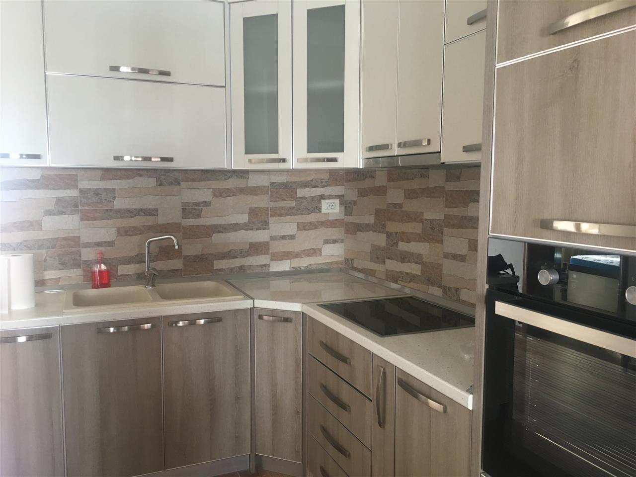 Okazion Shitet Apartamenti 1+1 ne Berat tek Shkolla 1 Maji