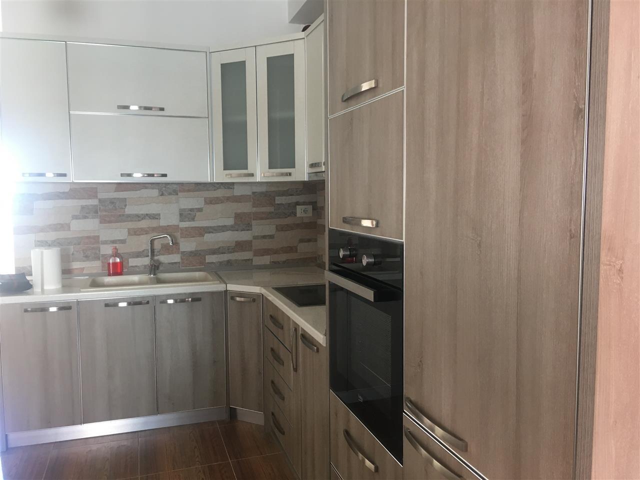 Okazion Shitet Apartamenti 1+1 ne Berat tek Shkolla 1 Maji