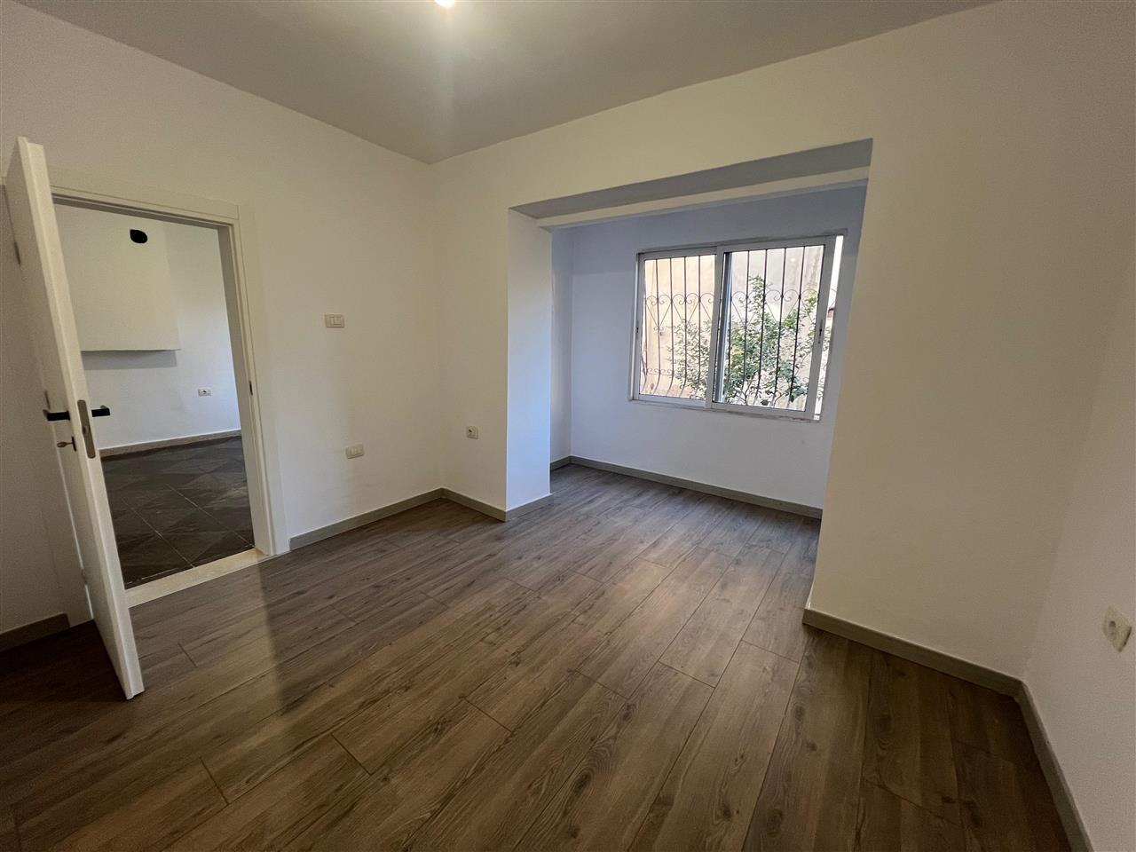 Shitet apartament 2+1