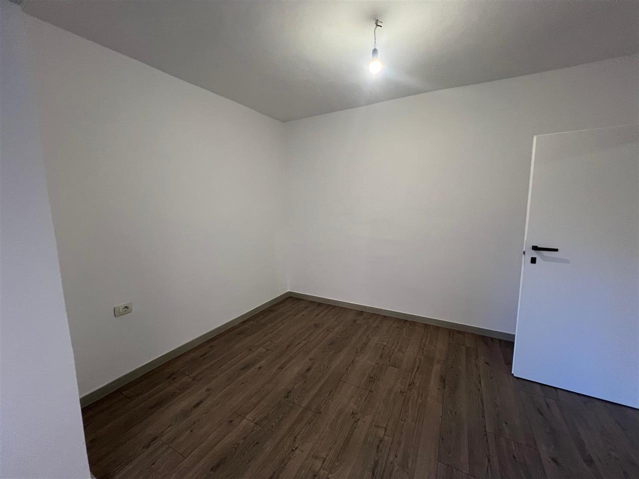 Shitet apartament 2+1