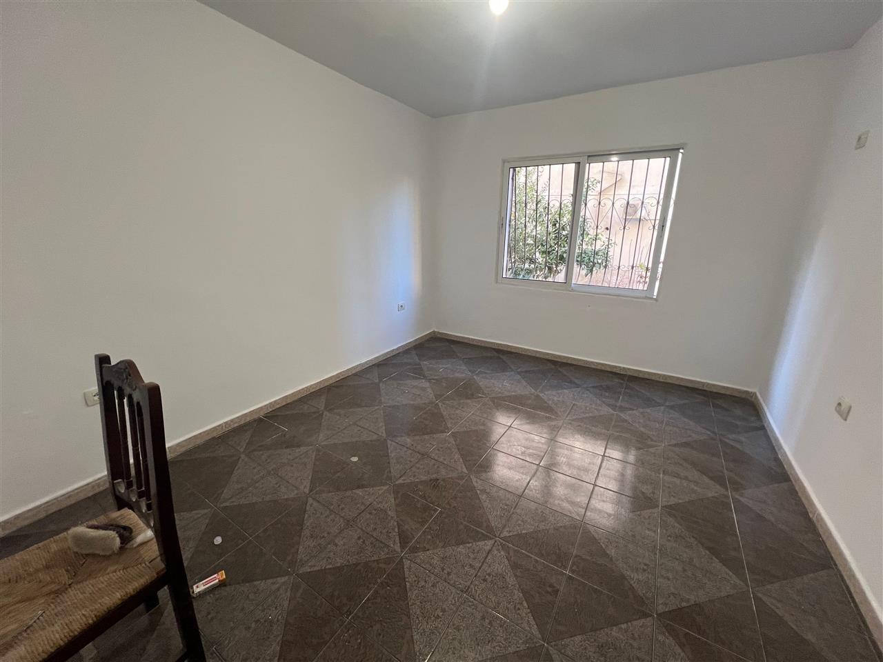 Shitet apartament 2+1