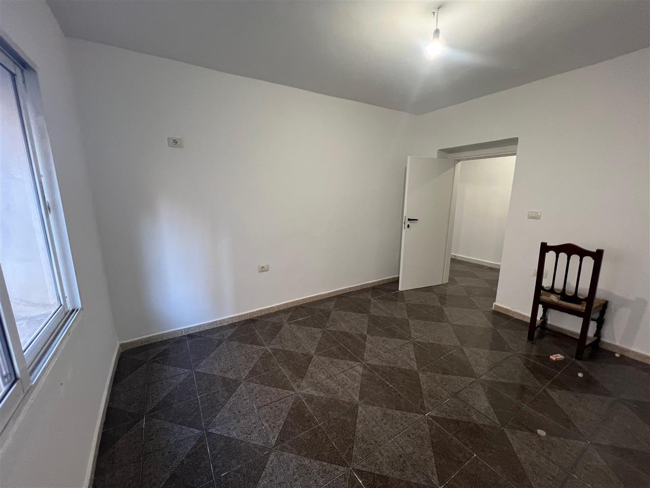 Shitet apartament 2+1