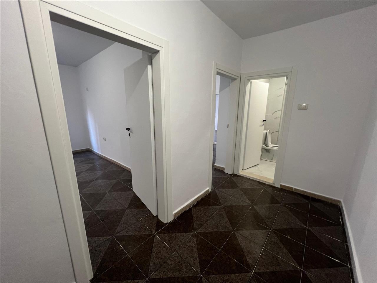 Shitet apartament 2+1