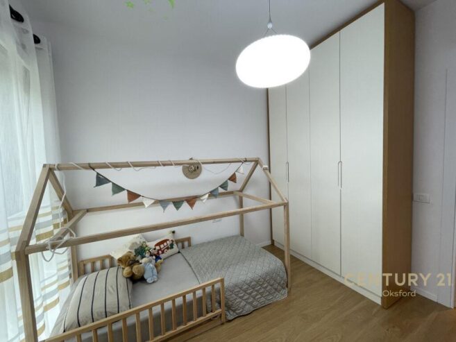Shitet Apartment 2+1+2 Qendra Tregtare TEG 190,000 €