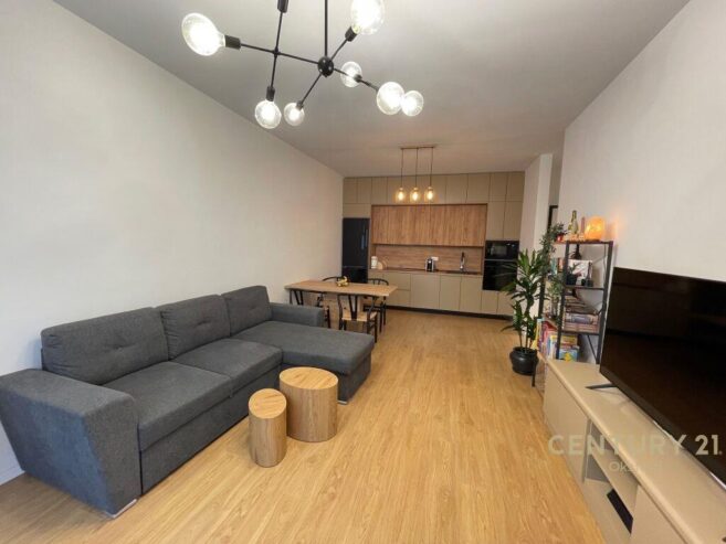 Shitet Apartment 2+1+2 Qendra Tregtare TEG 190,000 €