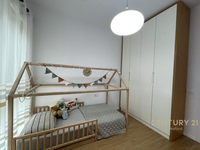 Shitet Apartment 2+1+2 Qendra Tregtare TEG 190,000 €