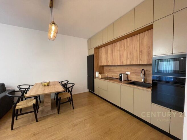 Shitet Apartment 2+1+2 Qendra Tregtare TEG 190,000 €