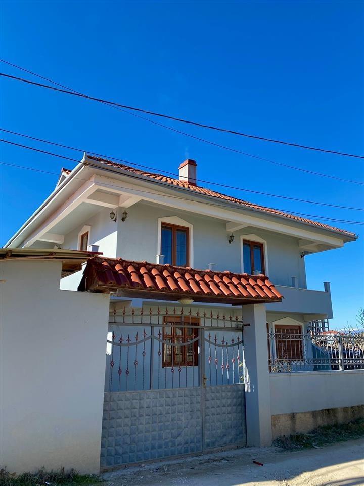 Jepen dhoma me qera ditore/javore