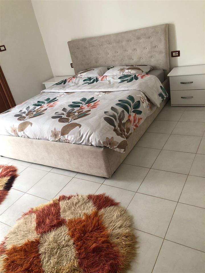 Jepen dhoma me qera ditore/javore