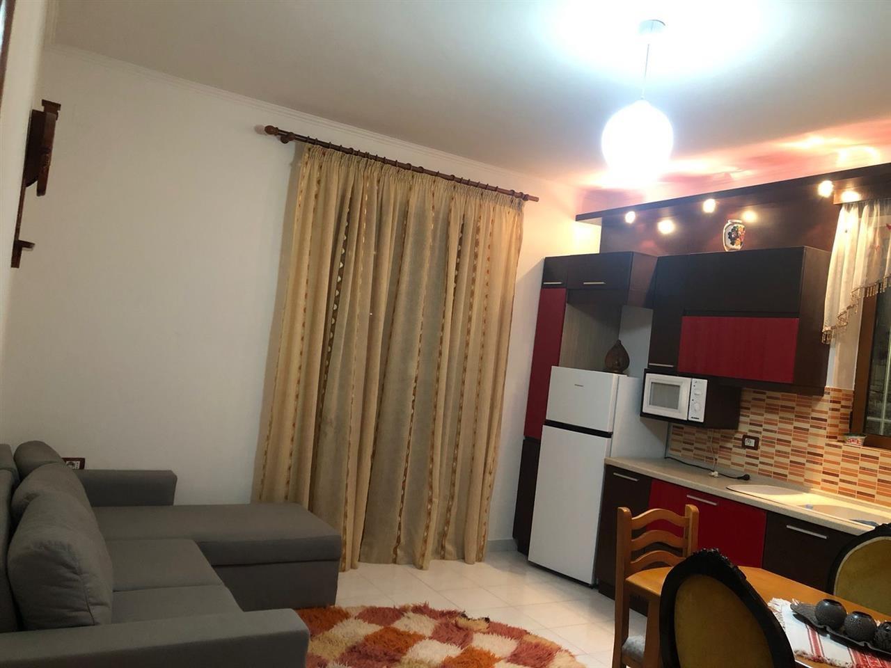 Jepen dhoma me qera ditore/javore