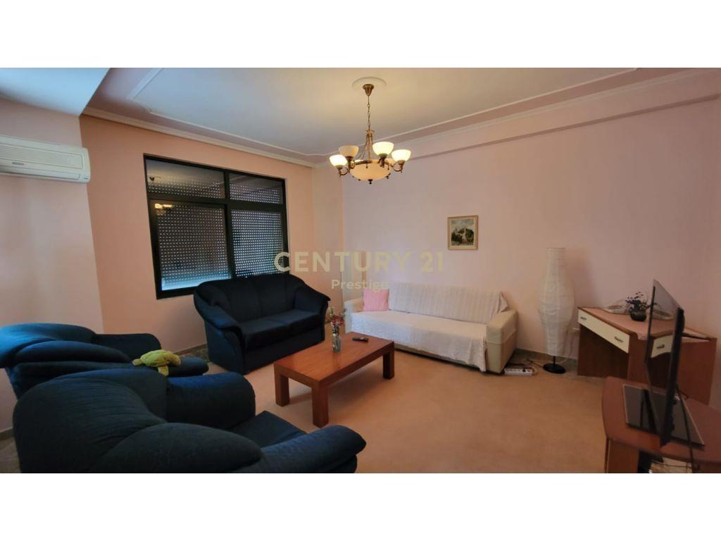 Qira Apartment 3+1+2 Rruga e Elbasanit 750 € /Muaj