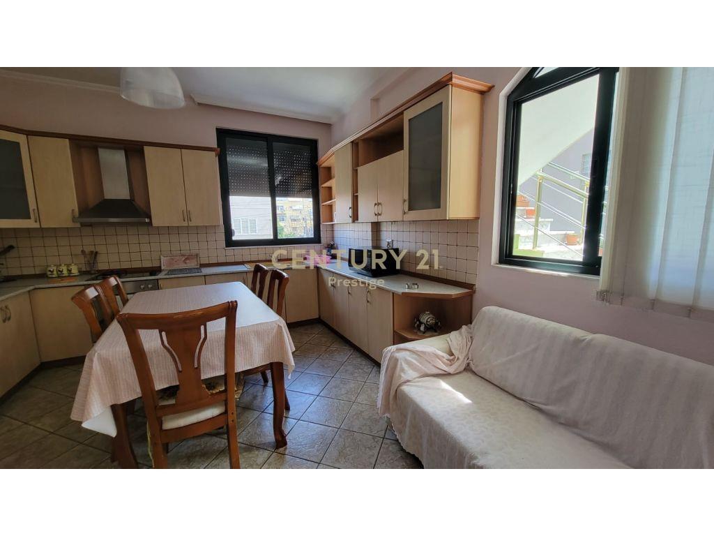 Qira Apartment 3+1+2 Rruga e Elbasanit 750 € /Muaj