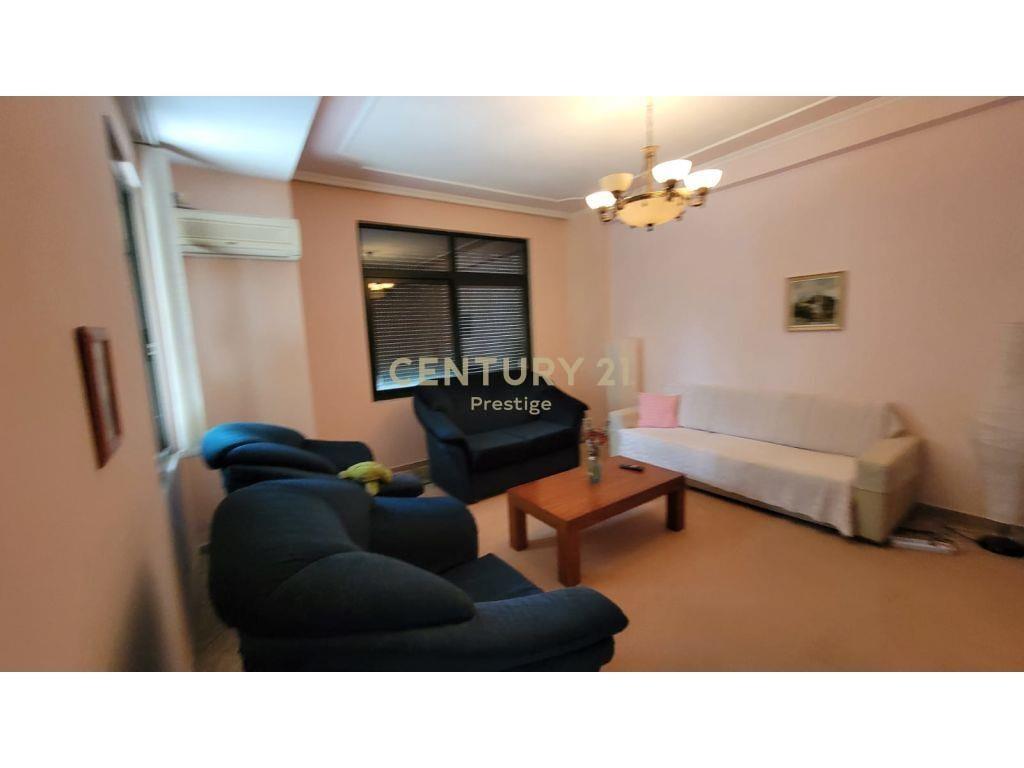 Qira Apartment 3+1+2 Rruga e Elbasanit 750 € /Muaj
