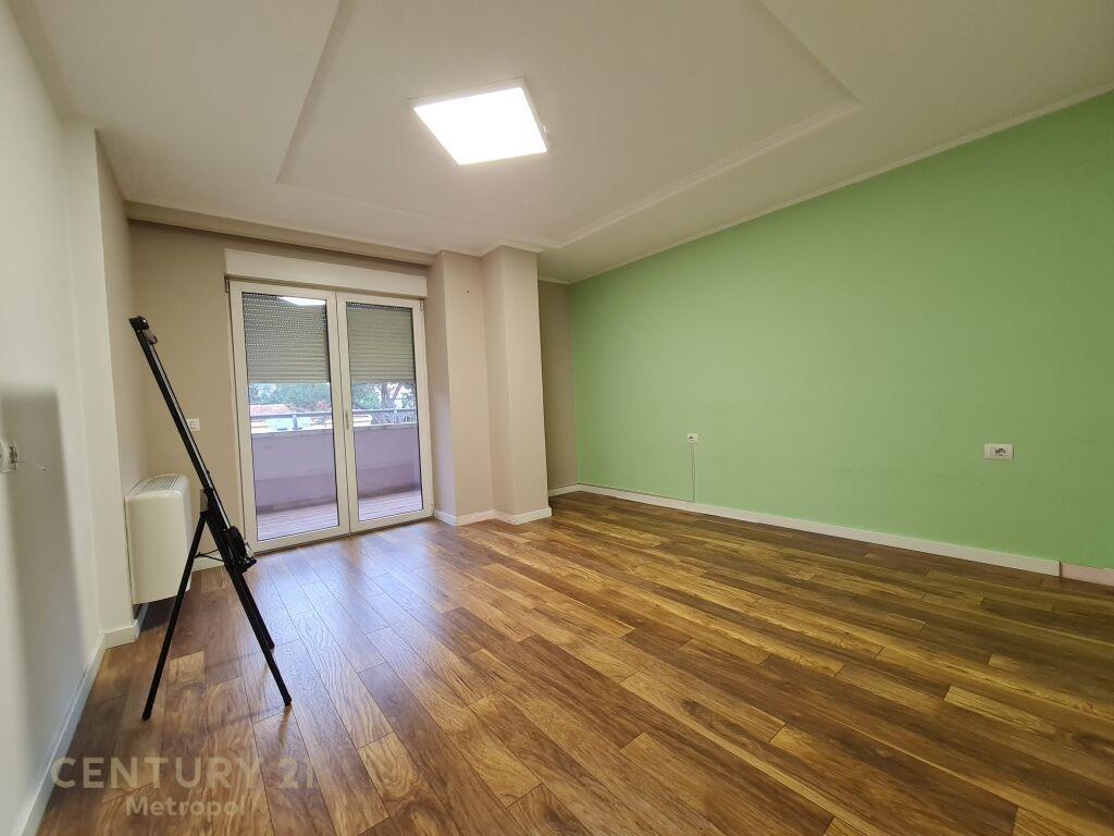 Qira Apartment 3+1+2 Stadiumi Qemal Stafa 1,500 € /Muaj