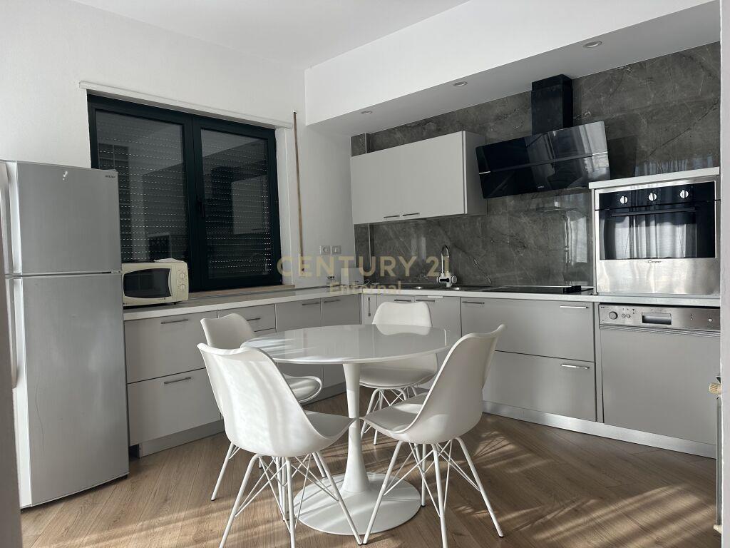 Qira Apartment 3+1+3 Liqeni i Tiranës 1,500 € /Muaj