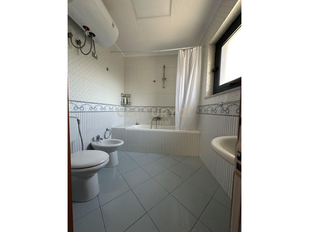 Qira Apartment 3+1+3 Liqeni i Tiranës 1,500 € /Muaj