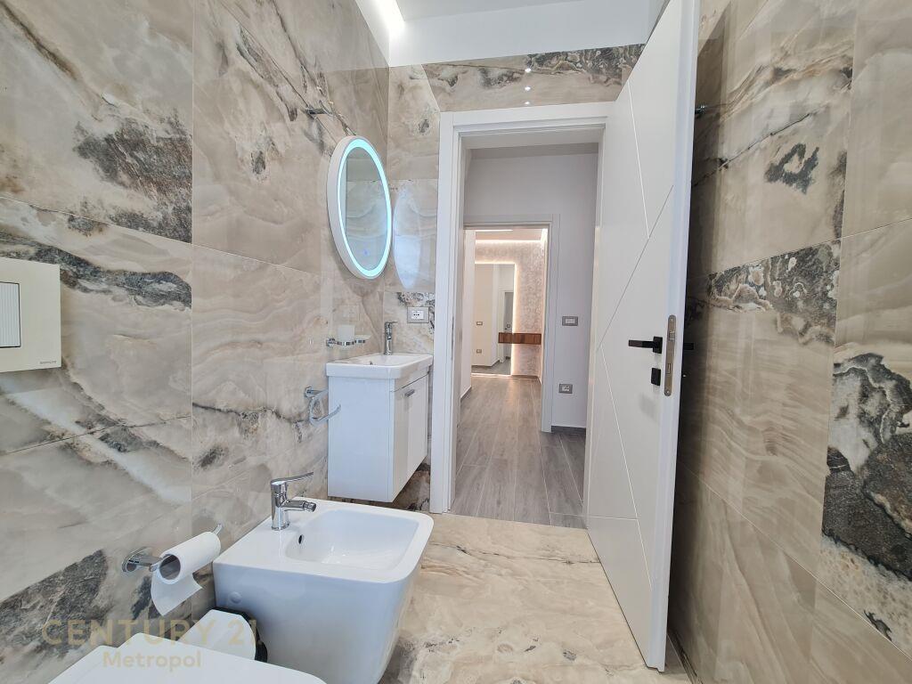 Qira Apartament 2+1+2+2 Parkime Shkolla e Kuqe €1500