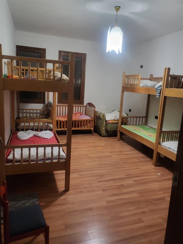 Jap apartament 3+1 te pa kompletuar ne zonen e Freskut.