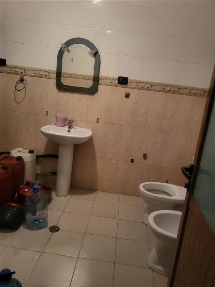 Jap apartament 3+1 te pa kompletuar ne zonen e Freskut.