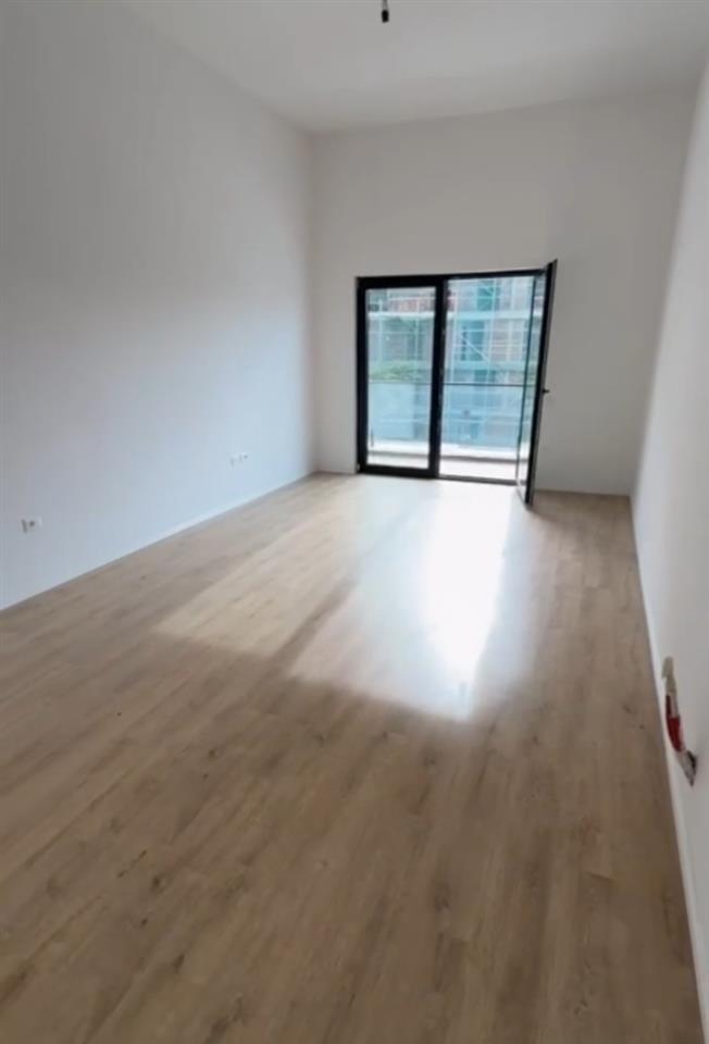 Apartament tek farmacia 10 kompleksi ARLIS