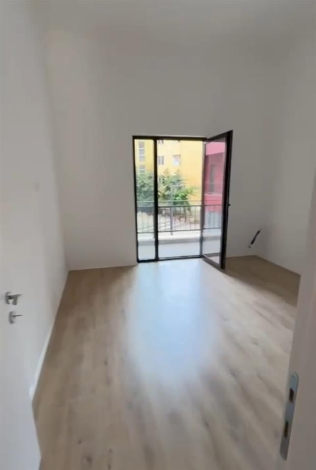 Apartament tek farmacia 10 kompleksi ARLIS