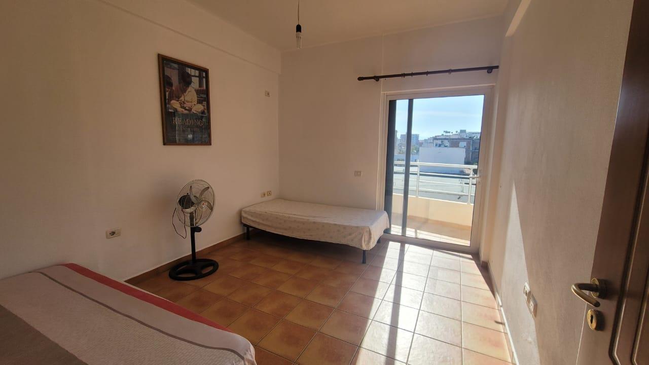 2 Apartamente 1 Jepet Me Qera 370E Tjetri Shitet 180,000E