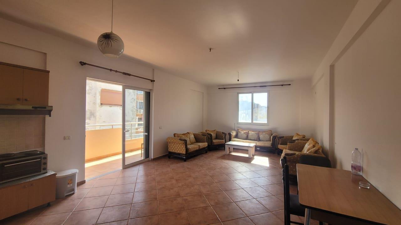 2 Apartamente 1 Jepet Me Qera 370E Tjetri Shitet 180,000E