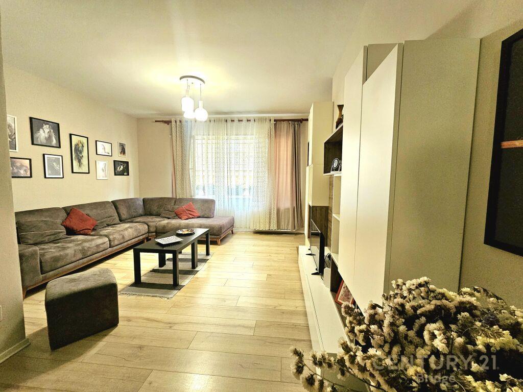 Qira Apartament 2+1+Garazh Rruga Eduard Mano € 700