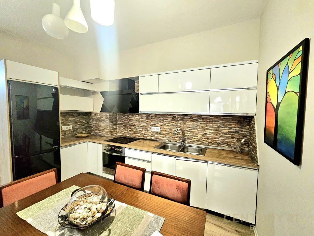 Qira Apartament 2+1+Garazh Rruga Eduard Mano € 700