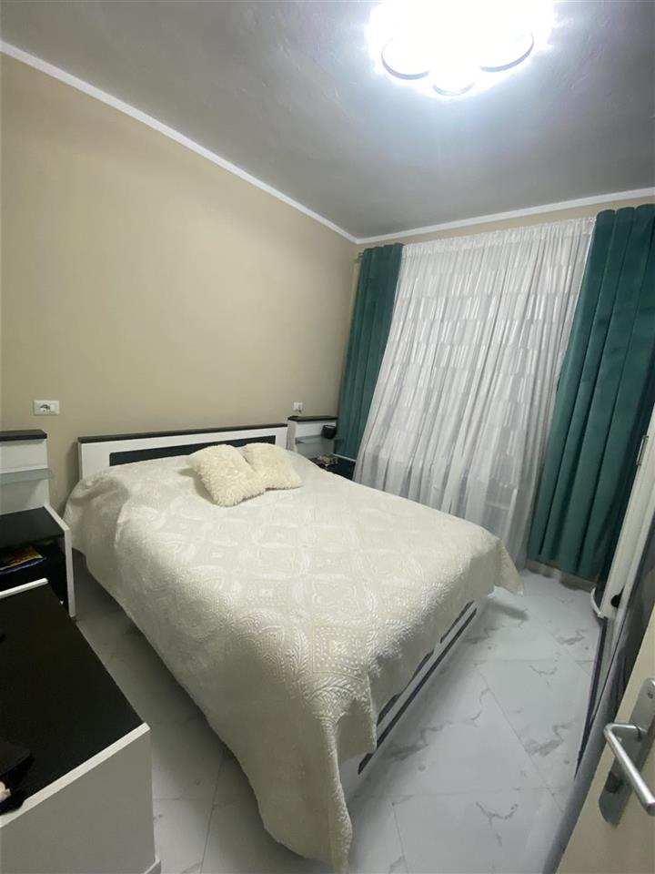 Kavaje,apartament 2+1,perballe shkolles profesionale.