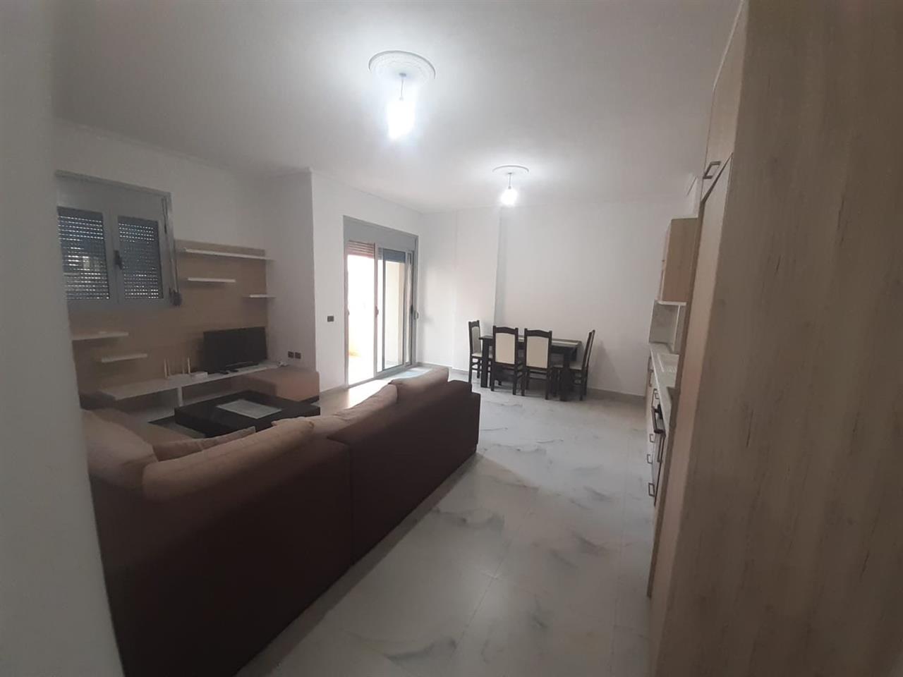 JEPET ME QERA APARTAMENT 2+1 PAS SHKOLLES INDUSTRIALE
