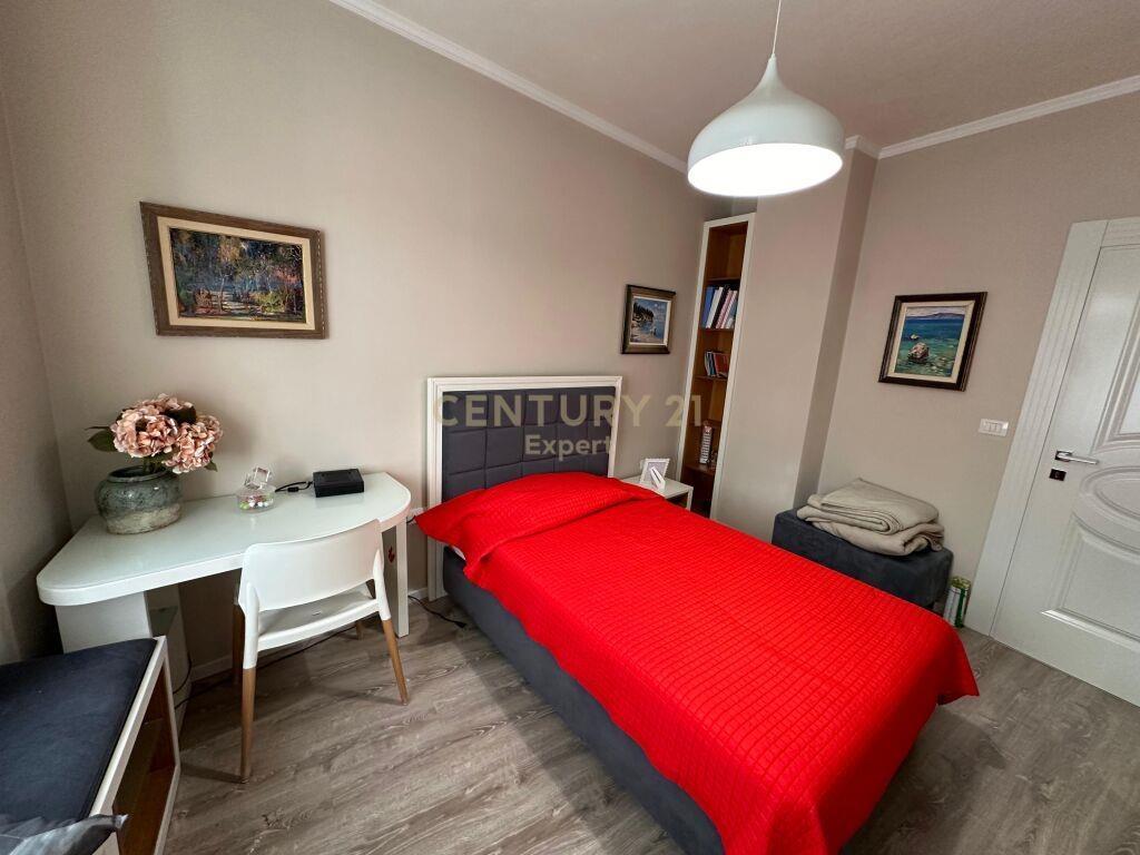 Qira Apartment 2+1+1 Kopshti Botanik Zoologjik 900 € /Muaj