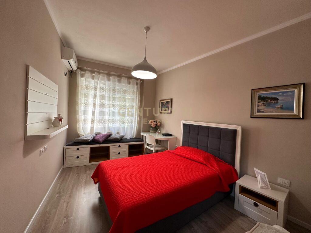 Qira Apartment 2+1+1 Kopshti Botanik Zoologjik 900 € /Muaj