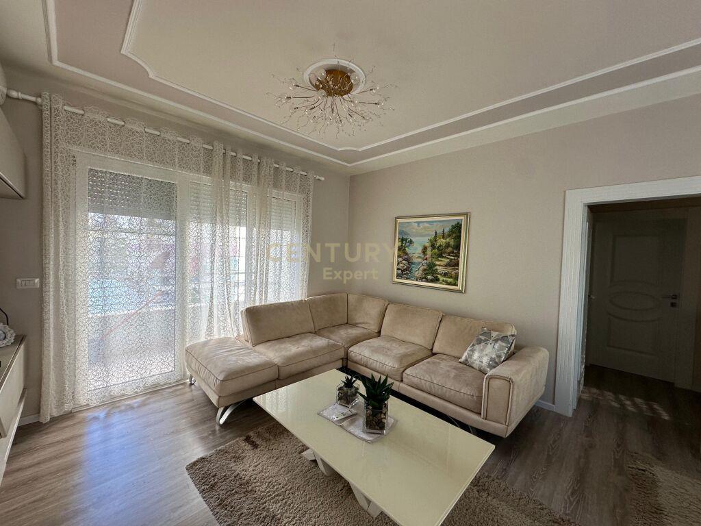 Qira Apartment 2+1+1 Kopshti Botanik Zoologjik 900 € /Muaj