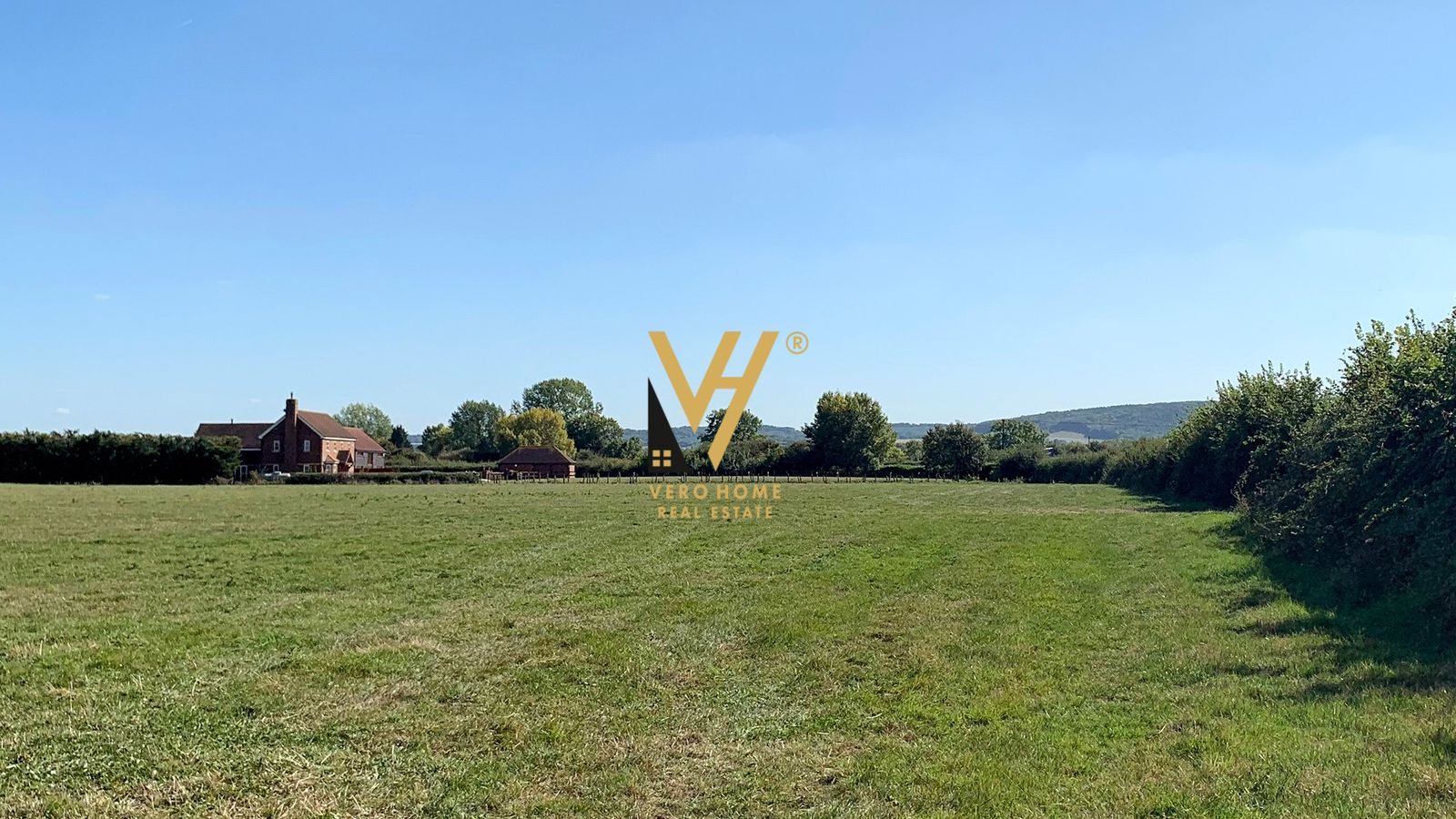 SHITET TOKE 2.000 M2 NE VORE 210.000 EURO