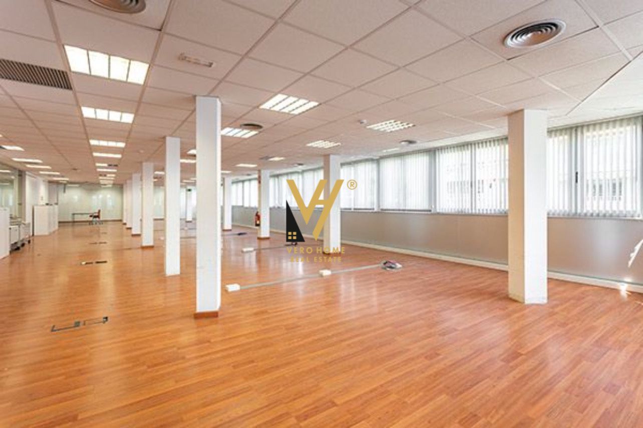 300 M2 ME QERA TE ISH TREGU ELEKTRIK 1.600 EURO