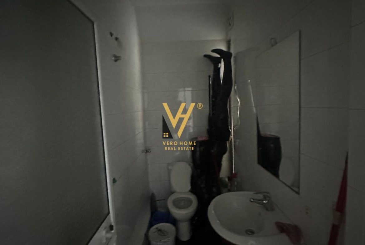 DYQAN 50 M2 BUZE RRUGES 21 DHJETORI 1.500 EURO