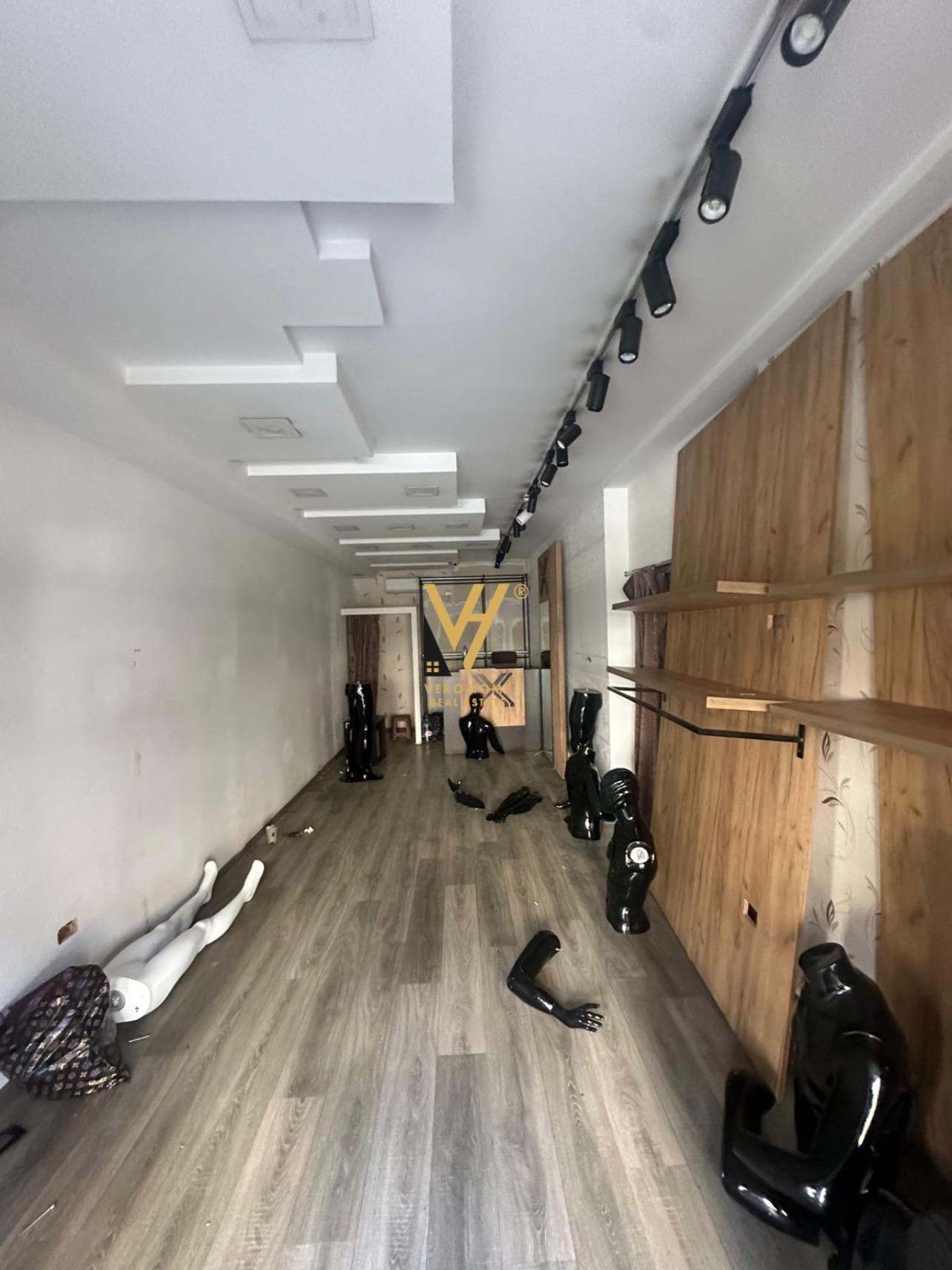 DYQAN 50 M2 BUZE RRUGES 21 DHJETORI 1.500 EURO