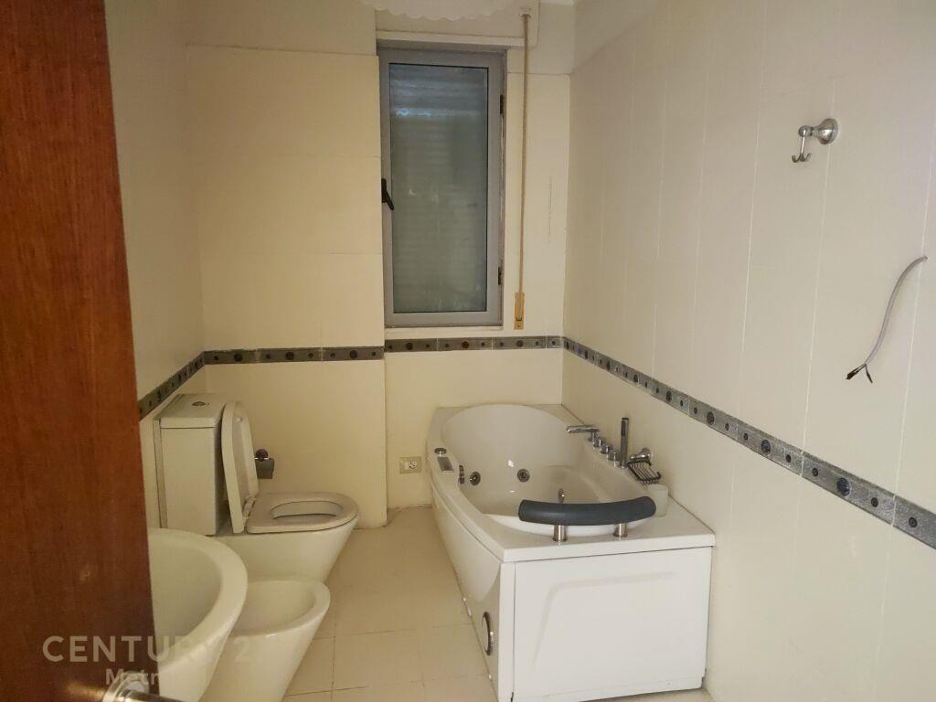 Qira Apartment 3+1+2 Kopshti Botanik Zoologjik 850 € /Muaj