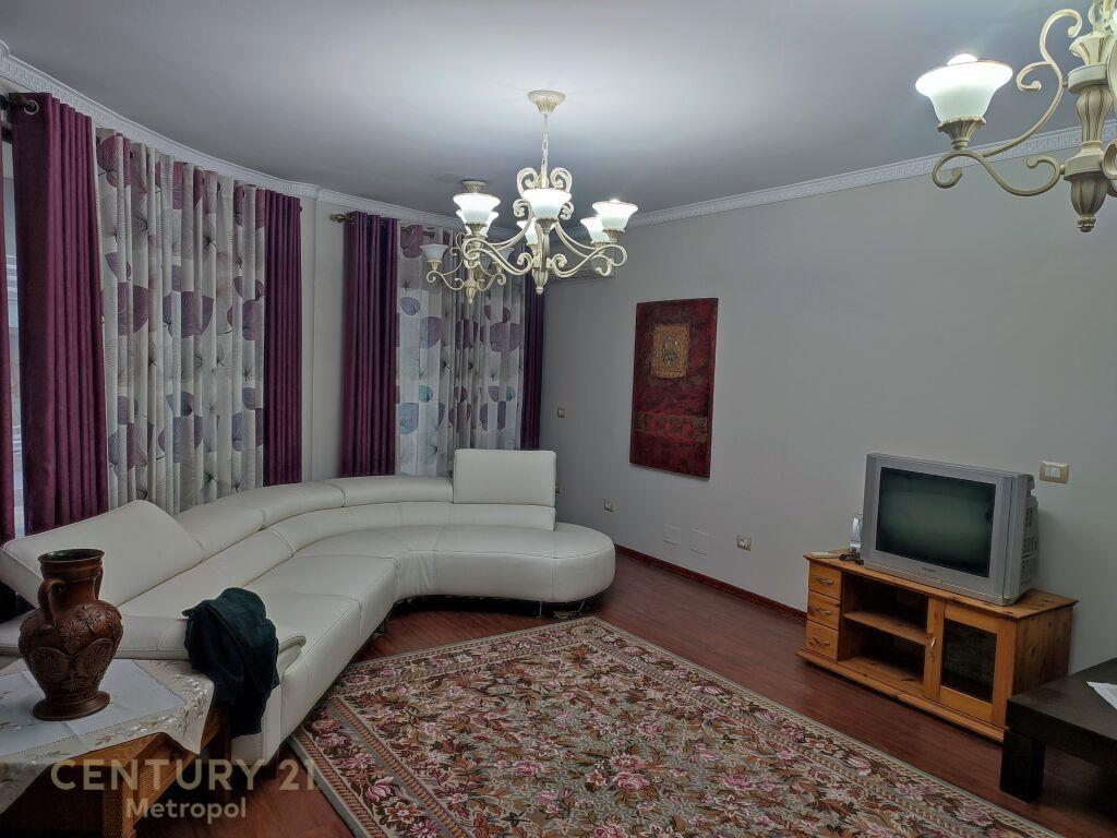 Qira Apartment 3+1+2 Kopshti Botanik Zoologjik 850 € /Muaj