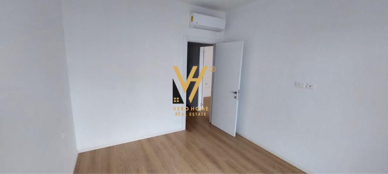 JEPET ZYRE 80 M2 ME QERA TE ARLIS , RRUGA E DIBRES