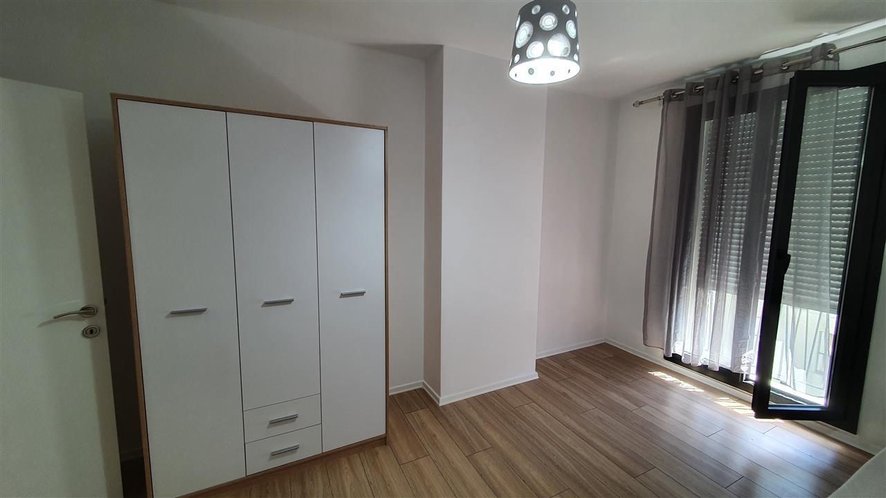 Zirkon Rezidence tek spitalet 2+1+2 Apartament me qera