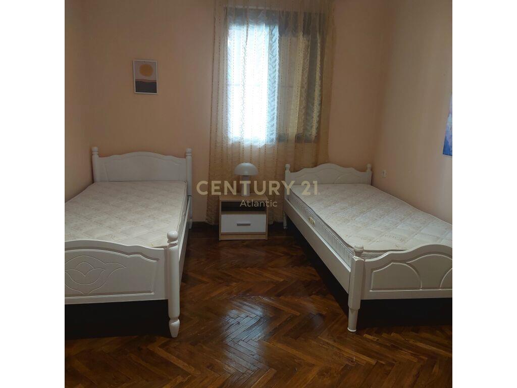 Apartament 2+1 me qira tek Stacioni i Trenit, Durres!
