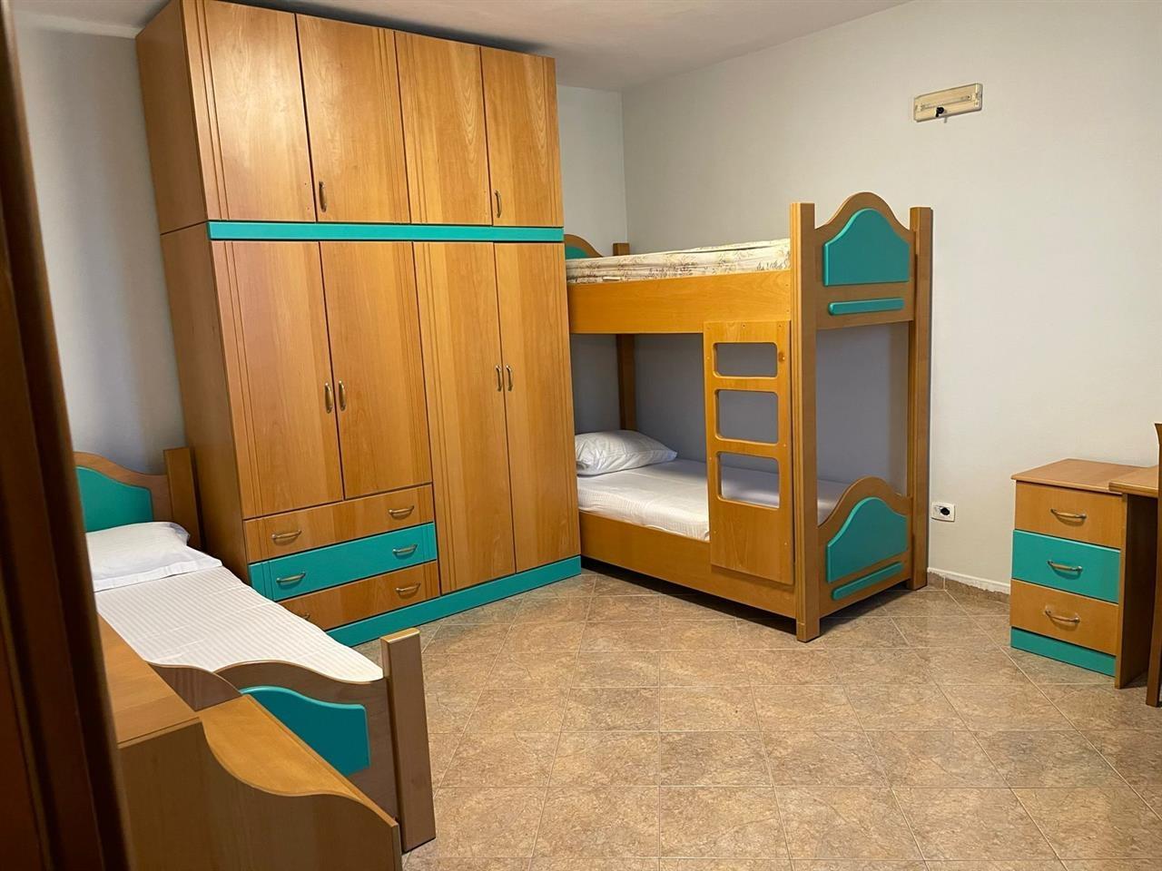 Jepet me Qera Apartament 2+1 tek 21 Dhjetori, pranë Joenës.