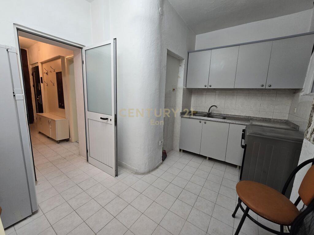Shitet Apartament 1+1 me Mundësi Kthimi në 2+1 në Durrës!