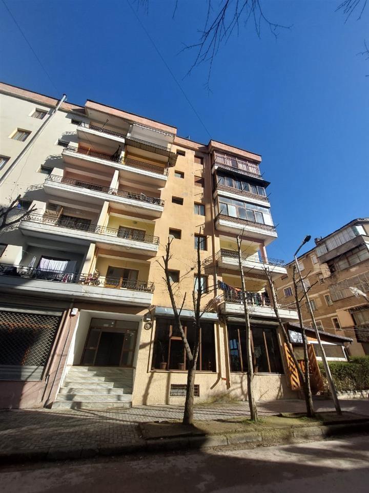 APARTAMENT 105m + GARAZH 70m