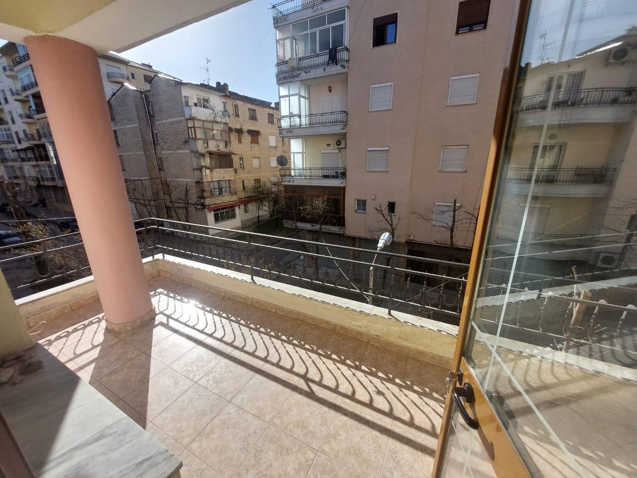 APARTAMENT 105m + GARAZH 70m