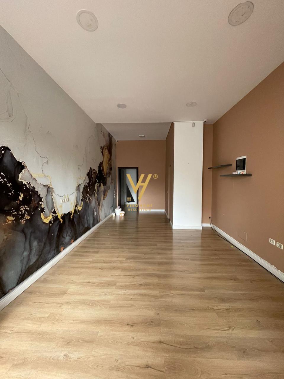 DYQAN 45 M2 ME QERA TE KOMUNA E PARISIT 900 EURO